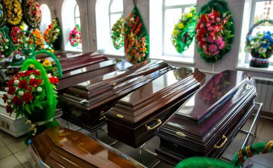 Stypy i usługi pogrzebowe – tradycje, formalności oraz przebieg uroczystości