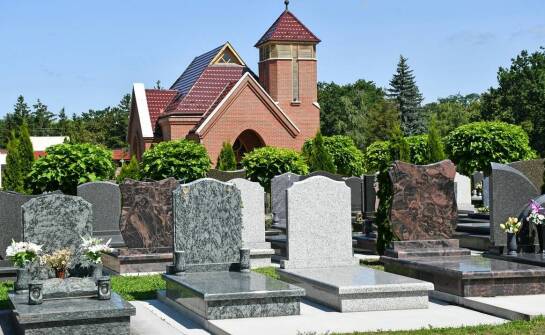 Jak wygląda kremacja – etapy procesu, formalności oraz najważniejsze fakty