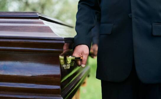 Zakres usług pogrzebowych – co warto wiedzieć przed organizacją ceremonii
