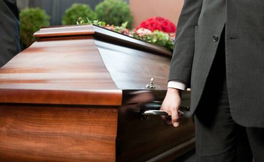 Jak działają firmy pogrzebowe – zakres usług oraz przebieg współpracy