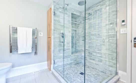 Kabiny prysznicowe na wymiar – rozwiązania dopasowane do każdej łazienki