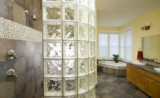 Szklane kabiny prysznicowe – styl i funkcjonalność w łazience