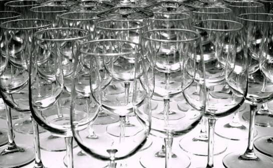 Usługi szklarskie – najnowsze trendy i inspiracje do aranżacji wnętrz