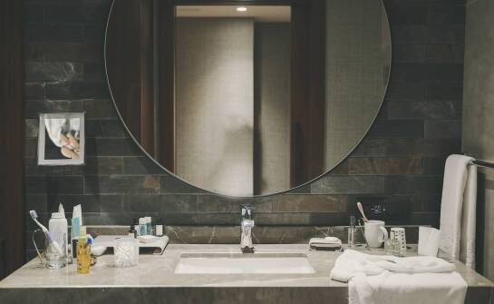 Jak dobrać lustro łazienkowe pod względem stylu, rozmiaru i funkcjonalności