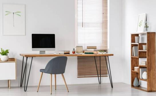 Jak wybrać meble biurowe zapewniające komfort pracy i organizację przestrzeni