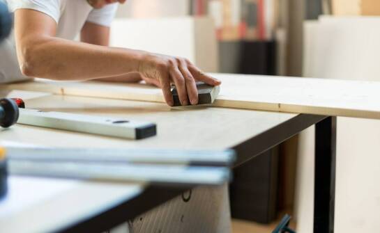 Jak powstają meble na zamówienie – proces tworzenia wyposażenia do domu