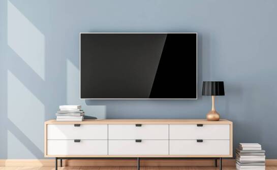 Jak dobrać stolik pod telewizor do stylu i funkcji salonu? Przegląd pomysłów