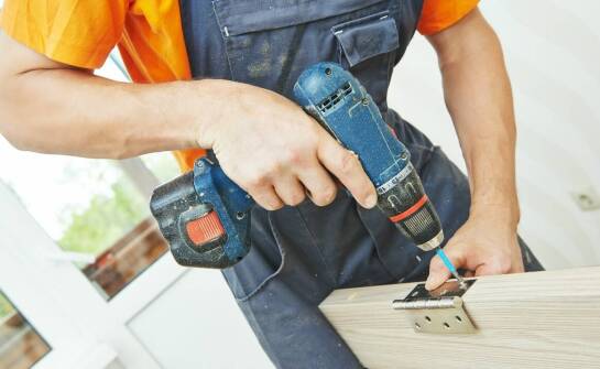 Najciekawsze zastosowania usług stolarskich w aranżacji domowych wnętrz