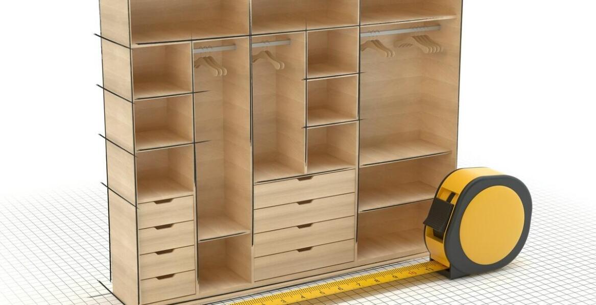 Praktyczne zastosowania szaf na wymiar – jak zwiększyć przestrzeń w domu