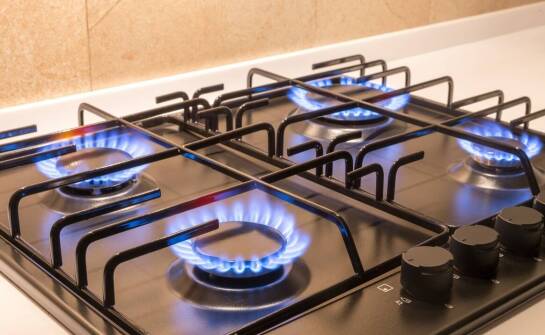 Jak zabudować piec gazowy i stworzyć spójną aranżację wnętrza