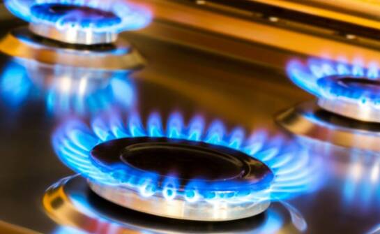 Estetyczna zabudowa pieca gazowego – sprawdzone pomysły do różnych wnętrz