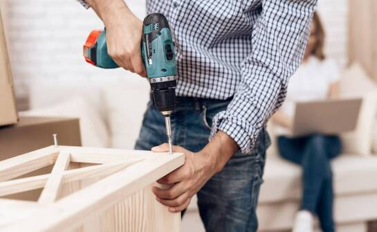 Najciekawsze inspiracje i zastosowania usług stolarskich w aranżacji wnętrz