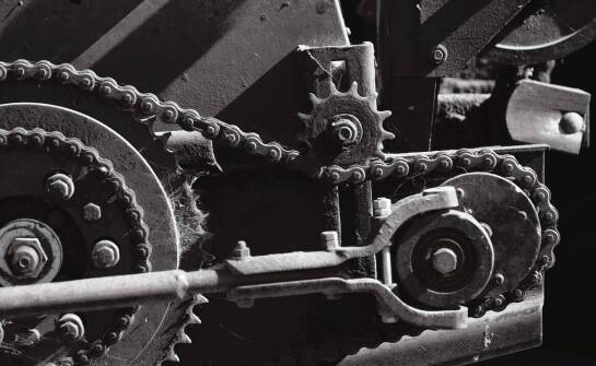 Jak działają przekładnie mechaniczne i jakie mają zastosowania w przemyśle