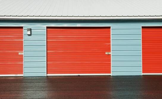 Wiaty samochodowe – funkcje, materiały i sprawdzone pomysły na zabudowę