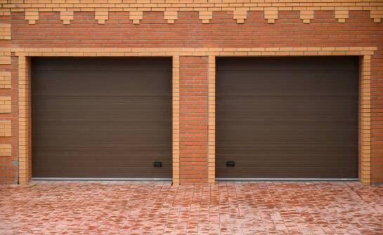 Garaże drewniane – trwałość, funkcjonalność i estetyka w jednym rozwiązaniu