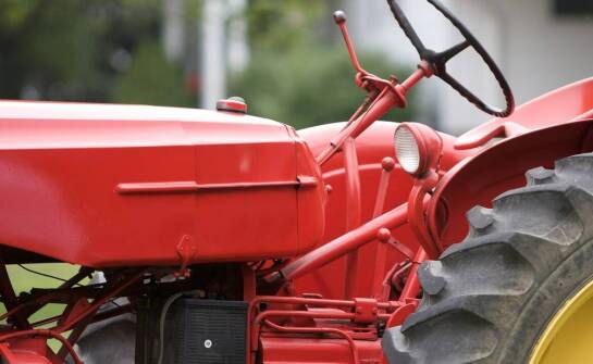 Importer maszyn Krone – jak przebiega proces sprowadzania sprzętu rolniczego