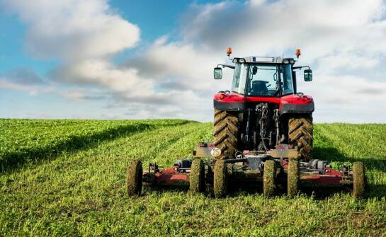 Jak wybrać sprawdzonego importera maszyn rolniczych marki Krone?