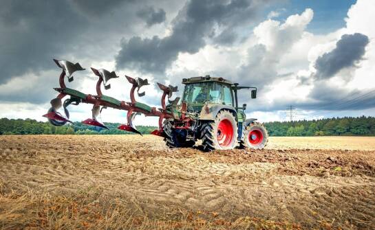 Manitou – uniwersalne maszyny podnoszące efektywność pracy w gospodarstwie