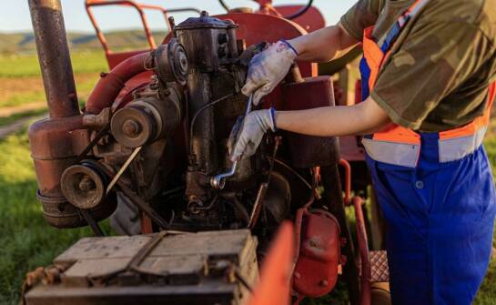 Remont silnika w maszynach rolniczych – najczęstsze przyczyny i etapy prac