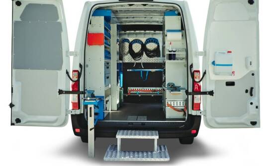 Urządzenia chłodnicze w furgonach – klucz do bezpiecznego transportu towarów