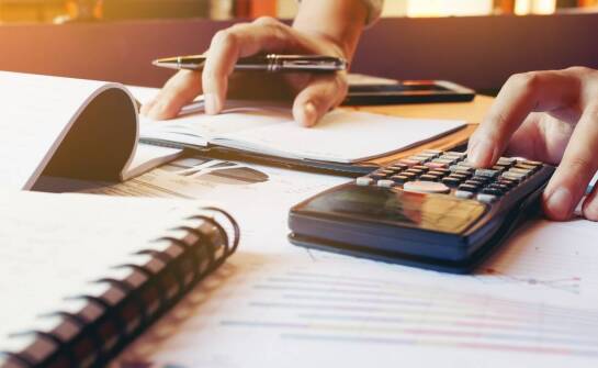 Usługi księgowe dla małych firm – jak usprawnić codzienne zarządzanie finansami