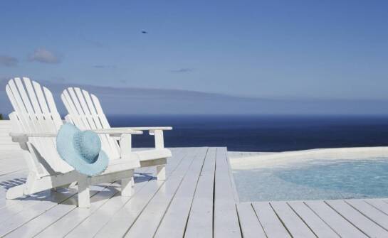 Leżaki z logo – sposób na budowanie rozpoznawalności marki podczas eventów