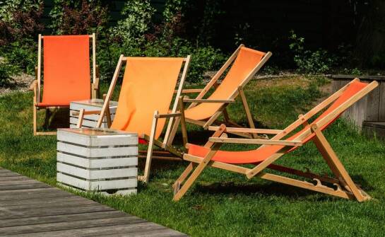 Personalizowane leżaki drewniane – pomysły na unikalny akcent w aranżacji