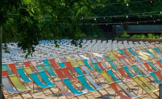 Leżaki z nadrukiem reklamowym – kreatywne sposoby wykorzystania w marketingu