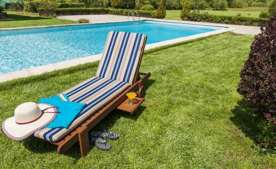 Leżaki reklamowe drewniane – inspiracje, funkcje i możliwości wykorzystania