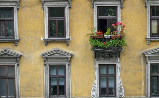 Okna balkonowe – funkcjonalność, styl i komfort użytkowania w jednym