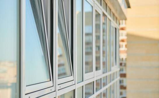 Okna aluminiowe – trwałość, estetyka i możliwości aranżacyjne dla domu