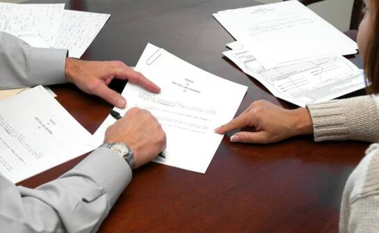 Co warto wiedzieć o umowie działu spadku? Zasady i formalności krok po kroku