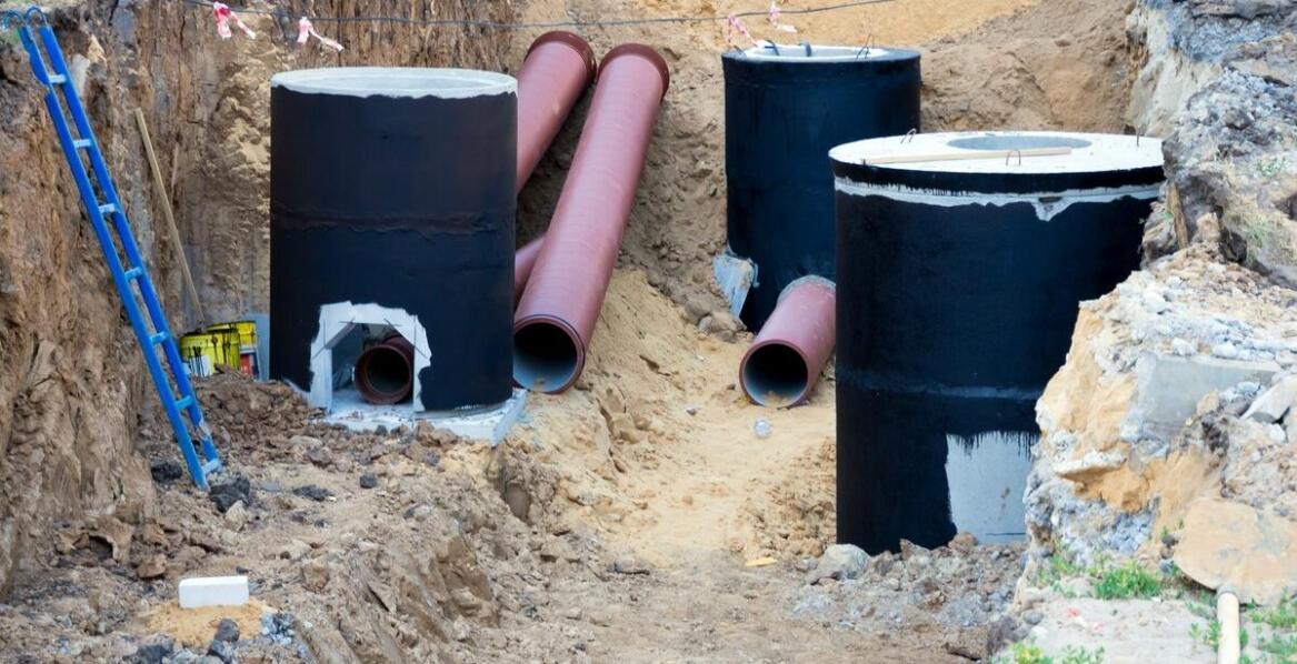 Montaż szamb – co warto wiedzieć o instalacji i utrzymaniu szczelności