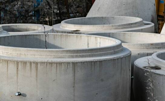 Jak powstają nowoczesne zbiorniki na ścieki? Proces produkcji szamb krok po kroku