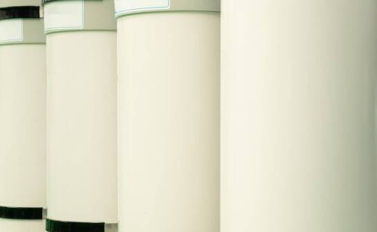 Zbiorniki poliestrowe – trwałość, zastosowania i kluczowe właściwości