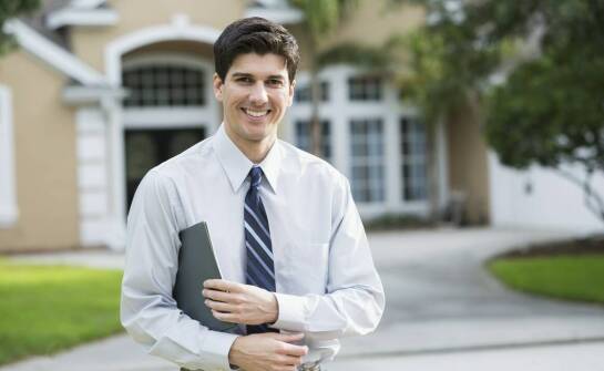 Pośrednik nieruchomości – jakie zadania wykonuje i jak wygląda współpraca