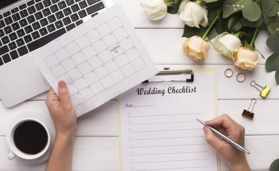 Pomysły na wyjątkowe dekoracje i motywy przewodnie na przyjęcie weselne