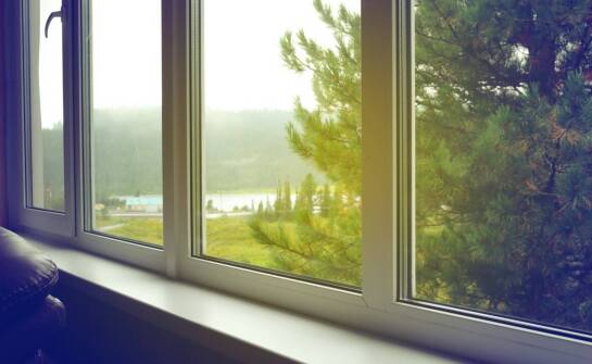 Okna PCV – najważniejsze cechy, zalety i zastosowania w budownictwie