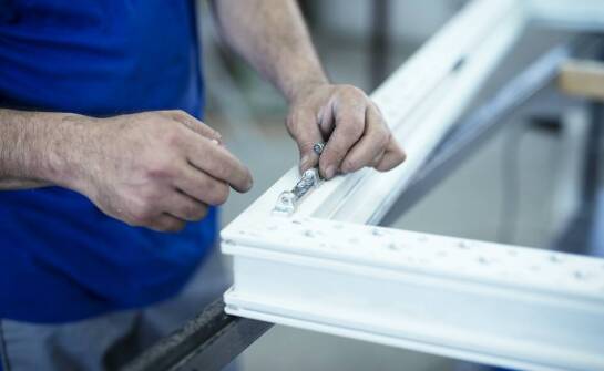 Stolarka okienna – rodzaje, właściwości i zastosowania w budownictwie