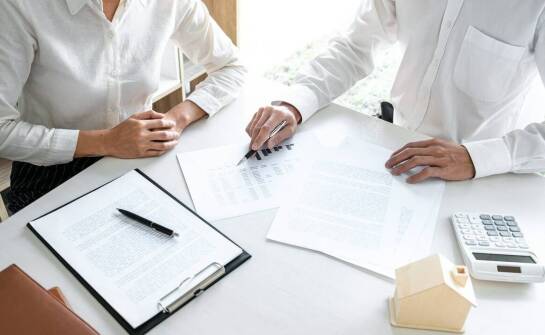 Na co zwrócić uwagę przy tłumaczeniu dokumentów – istotne aspekty i możliwe wyzwania