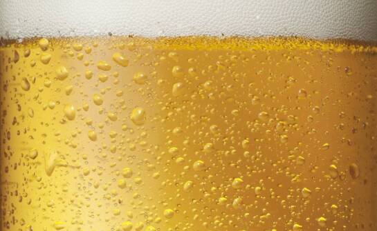 Czeskie piwa w sprzedaży hurtowej – co warto wiedzieć przed zakupem