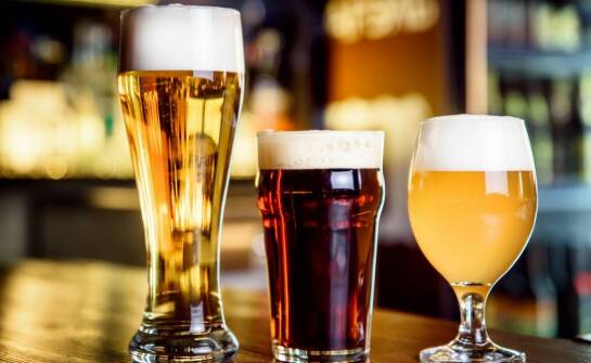 Jakie piwa trafiają do hurtowni? Przegląd kategorii i popularności