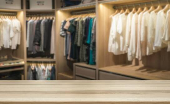 Jak zaprojektować funkcjonalną garderobę na wymiar i meble na zamówienie