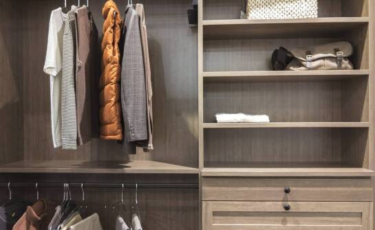 Meble na zamówienie i garderoby – trendy oraz sprawdzone rozwiązania