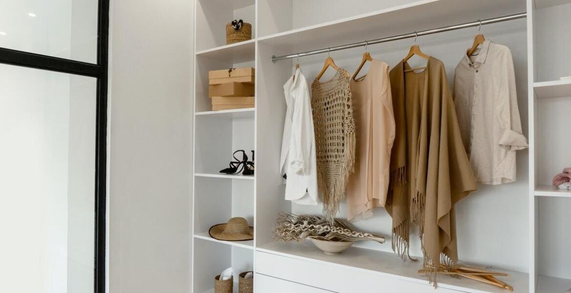Najciekawsze rozwiązania do przechowywania w nowoczesnej garderobie