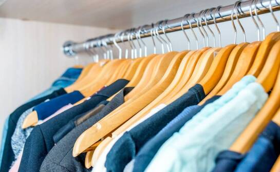 Szafy do garderoby – inspiracje i sprawdzone pomysły na funkcjonalne wnętrze