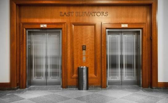 Jak działają windy w blokach i jakie usługi oferują spółdzielnie dźwigowe