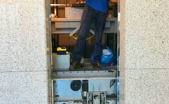 Konserwacja wind – na czym polega dbanie o sprawność i bezpieczeństwo urządzeń