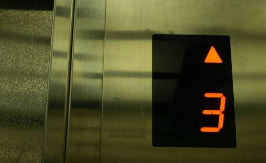 Jak przebiega naprawa wind krok po kroku – etapy i najważniejsze zasady