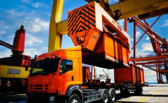 Zastosowanie dużych wind towarowych w przemyśle i magazynowaniu